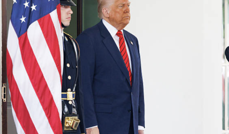 New Photo Of Trump Has People Wondering What’s Happening With Him