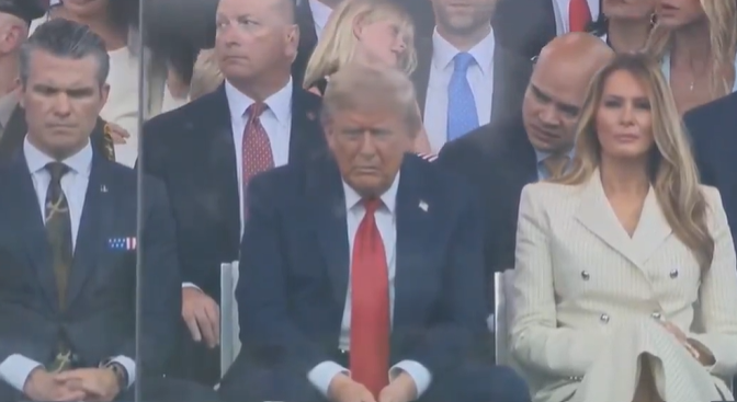 Social Media Users Accuse Fox News Of Adding Fake Applause During Trump Parade Live Stream Social Media Users Accuse Fox News Of Adding Fake Applause During Trump Parade Live Stream