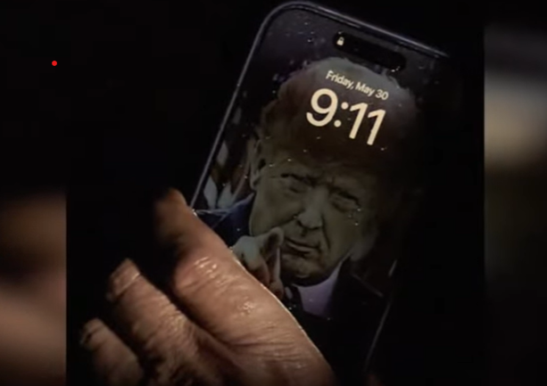 Image Of Donald Trump’s Phone Lock Screen Is Revealed —It’s Pretty Predictable Image Of Donald Trump’s Phone Lock Screen Is Revealed —It’s Pretty Predictable