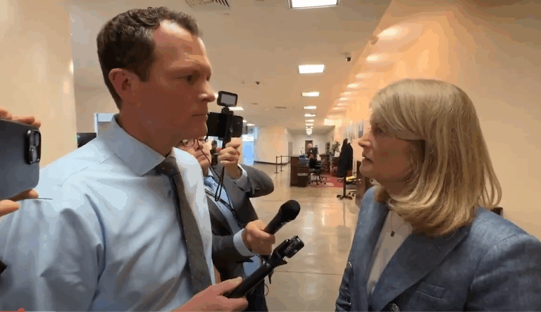 Lisa Murkowski Awkwardly Stares Down Reporter For 10 Seconds After Being Confronted Over ‘Big Beautiful Bill’ Vote Lisa Murkowski Awkwardly Stares Down Reporter For 10 Seconds After Being Confronted Over ‘Big Beautiful Bill’ Vote