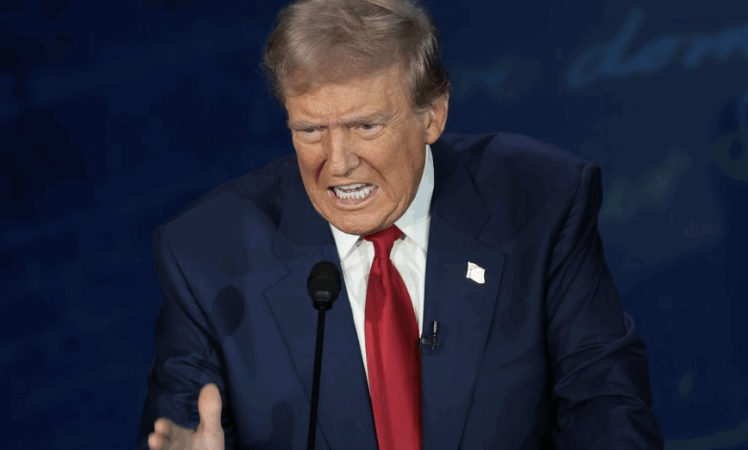 Former White House Aide Reveals Why Trump Seems To Be ‘Panicking Right Now’ Former White House Aide Reveals Why Trump Seems To Be ‘Panicking Right Now’
