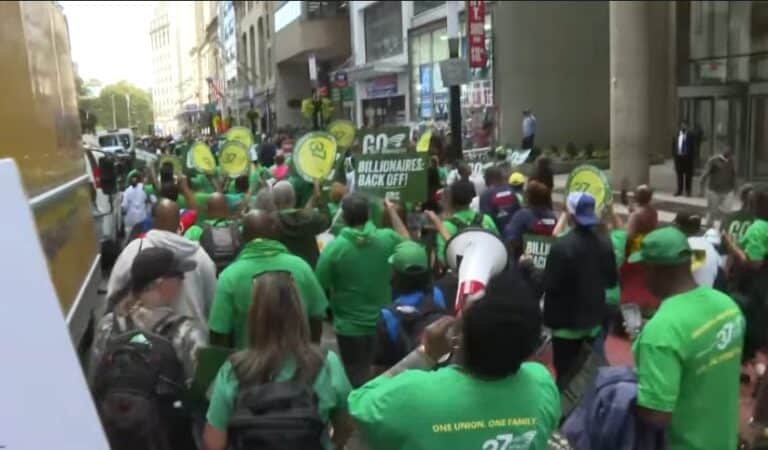 New York ERUPTS As Thousands Flood Streets In Defiant Revolt Against Trump New York ERUPTS As Thousands Flood Streets In Defiant Revolt Against Trump