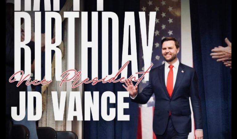 People Think Photo Of JD Vance Was Photoshopped By GOP Account To Give Him Tiny Waist People Think Photo Of JD Vance Was Photoshopped By GOP Account To Give Him Tiny Waist
