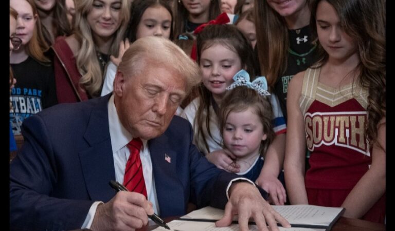 White House Account Posted Photo Of Trump With Young Girls And Everyone Had The Same Thought White House Account Posted Photo Of Trump With Young Girls And Everyone Had The Same Thought