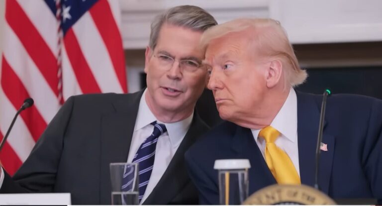 Private Dinner With Trump Admin Erupts In Chaos ‘I’m Gonna Punch You’ Private Dinner With Trump Admin Erupts In Chaos ‘I’m Gonna Punch You’