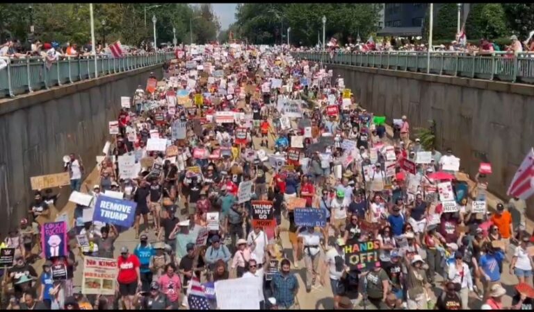 Jaw-Dropping Crowds Flood DC Streets In Massive Anti-Trump Protest Jaw-Dropping Crowds Flood DC Streets In Massive Anti-Trump Protest